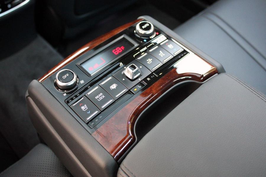  Kia K900 V8 2015 года  (фото 37 из 44)